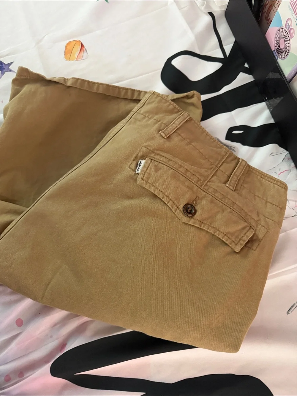 Levis 42” against